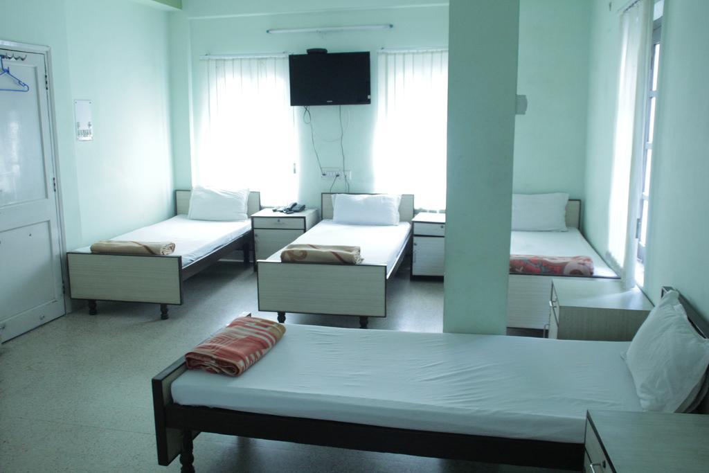 New Metro Guest House Калькутта Экстерьер фото